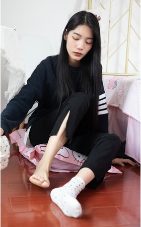 漂亮的美足小姐姐【套图+视频】