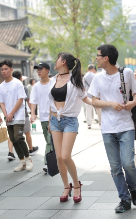 丝袜配热裤