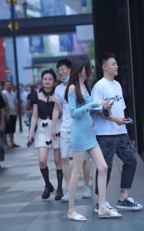 小姐姐又白又美