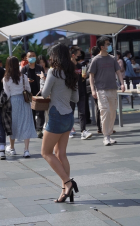 身材曼妙的美女 甜美可人