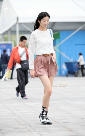 格子袜平底鞋白皙长腿美女 [13P]
