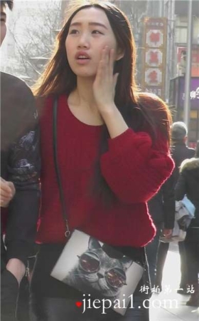 黑色皮裤红衣女孩真水灵 [1.46 GB]