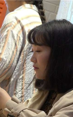 4k-毛呢外套微胖短发美女街拍美足