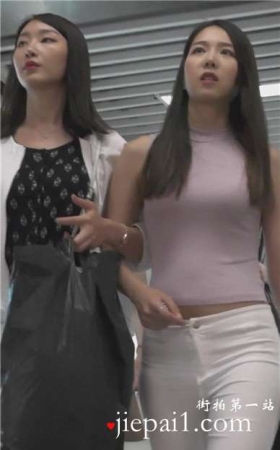 街拍圆润美臀的紧身白裤美眉 [425 MB]