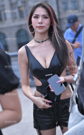 貌似连体大开领 [14P]