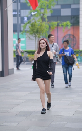 黑色热裤美女