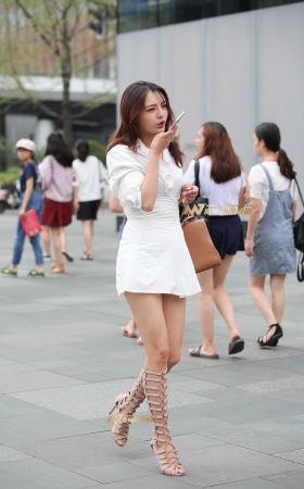罗马鞋大长腿小姐姐有点像明星 [14P]