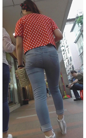 丰满牛仔紧身美女