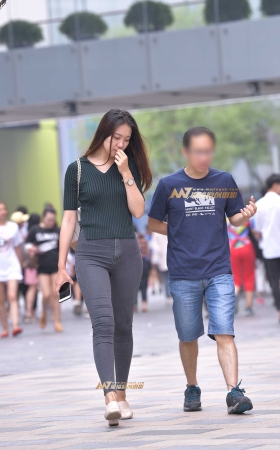 可爱的紧牛美女 [21P]