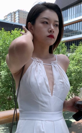 [一始专区] 性感白裤美女<font color=red> [10P]</font>