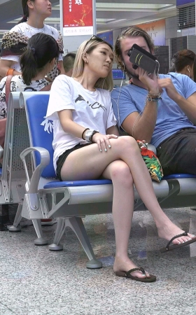 人字拖玉足美腿小姐姐