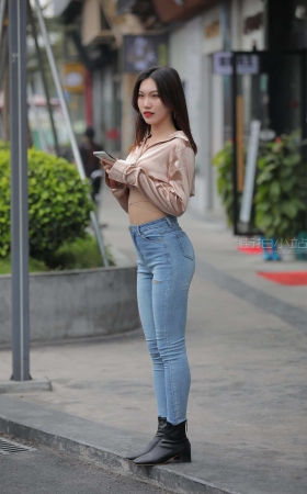 凯恩街拍作品●lucky for you~蓝牛美女 【套图+视频】<font color=red> [10P]</font>