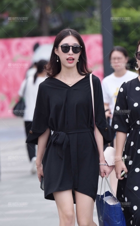 墨镜美女 [12P]