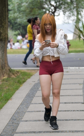 超紧红色热裤 【套图+视频】<font color=red> [8P]</font>