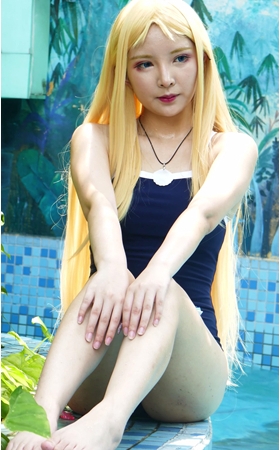 连体比基尼小妹