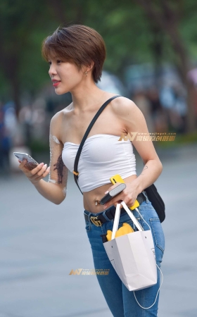性感裹胸 紧牛 短发美女 [24P]