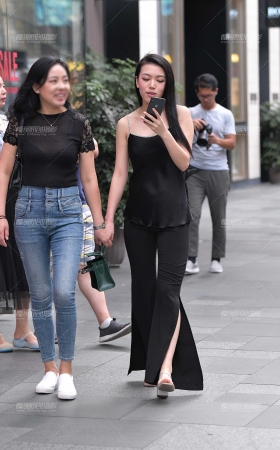 小背心，紧身裤小姐姐 [15P]