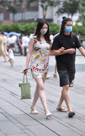 凉拖花短裙