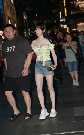 白皙美胸女友