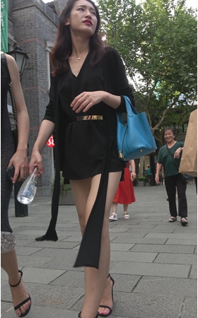 黑裙妹子
