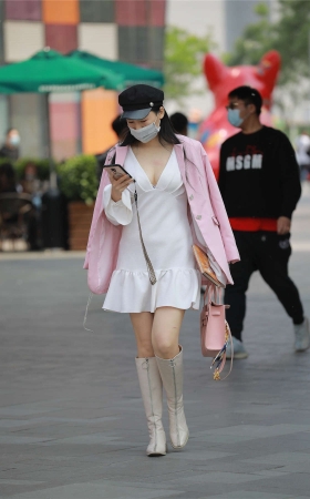 四九城嘎子街拍作品 - 性感美女一天两套服装