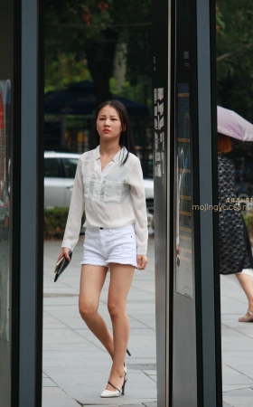 白色热裤长腿美女 [14P]