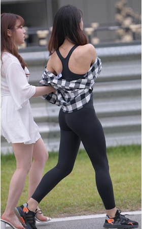黑色高腰紧身裤美女(25P)
