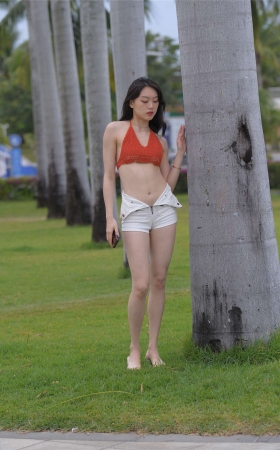 一始街拍作品 白色热裤美女