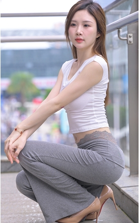 灰色紧身裤气质小美女(227P)