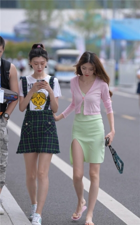 性感美腿小姐姐，很诱人啊这开叉短裙3A017[37P-472M]