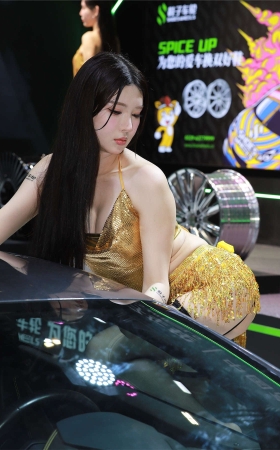 金色碎花套装