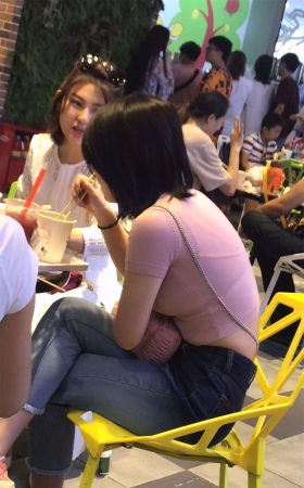 丰满紧身蓝牛美女