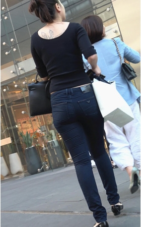 牛仔裤紧身美女