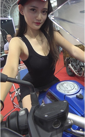 漂亮的机车美模