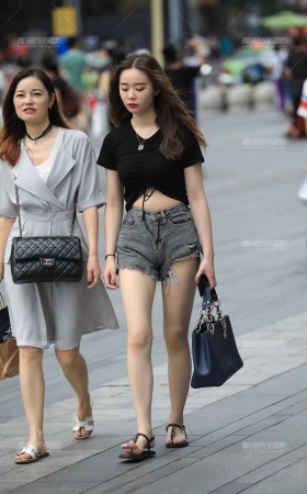 白嫩美腿小妹 [12P]