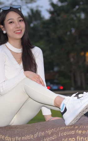 白色瑜伽课美女 [44P]