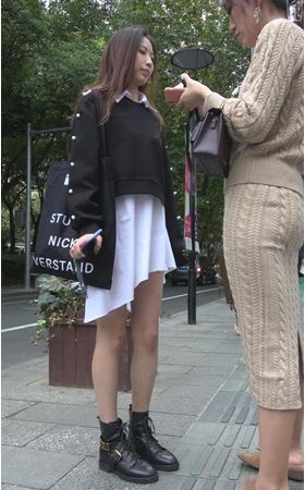 街拍漂亮的白裙美女