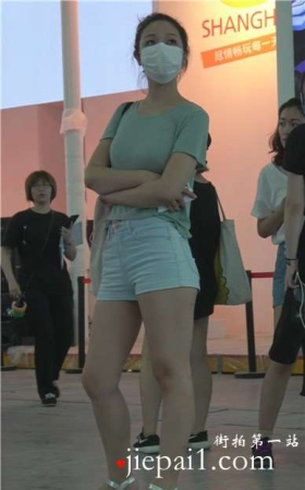 4k-展会现场外偶遇戴口罩的甜美小清新美眉