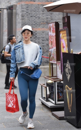 新买的瑜伽裤马上就换上了 [27P]
