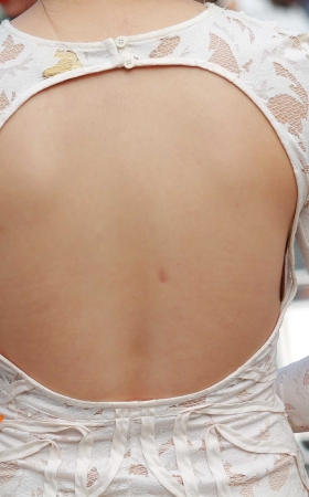 旺夫相十足的性感镂背美女 [24P]