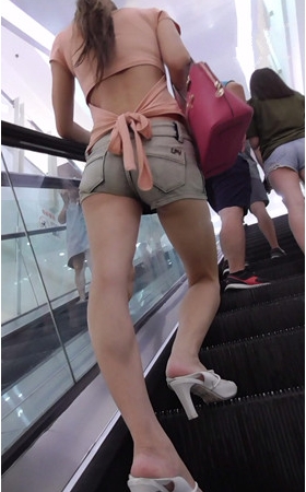 灰色热裤小姐姐