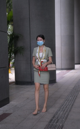 大清早的，遇见端庄靓丽的美女