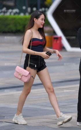 裹胸热裤美腿 [13P]