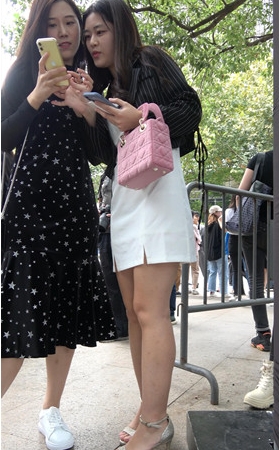 漂亮的白裙小姐姐