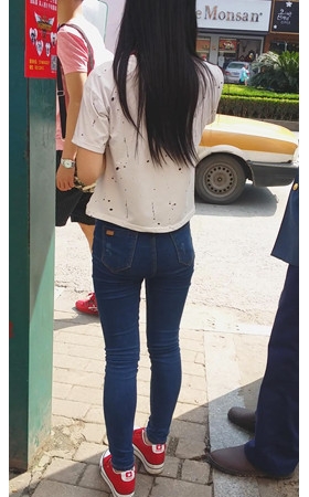 牛仔长裤小妹