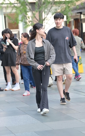 黑色紧身裤女友