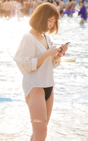 黑色优雅比基尼妹子 [20P]