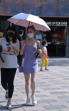 漂亮蓝裙美女