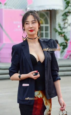 明星范十足的气质女 [17P]