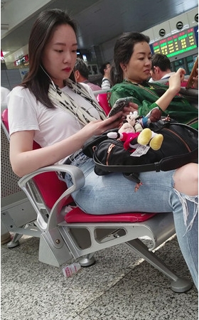 漂亮的牛仔裤女孩